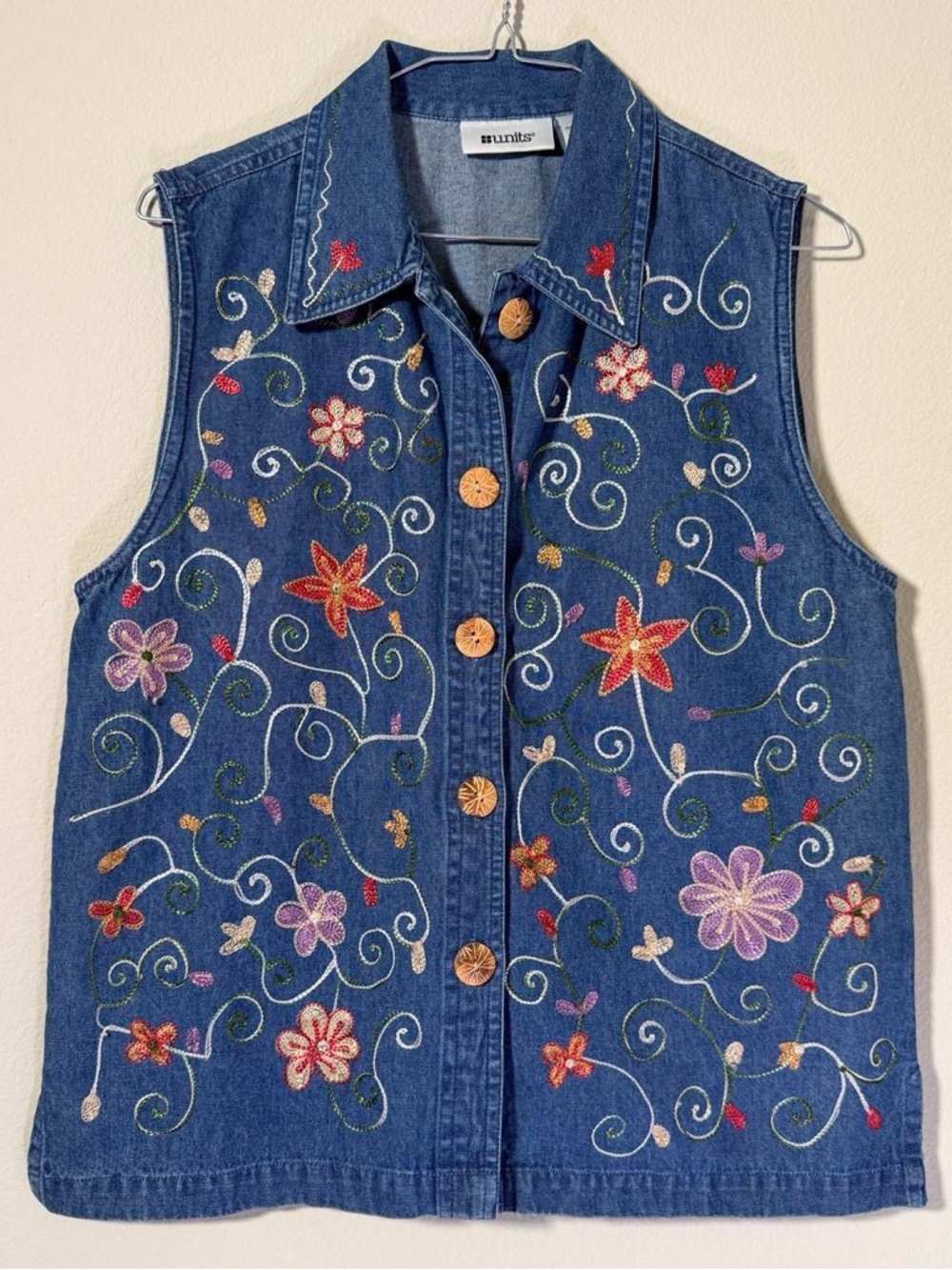 Units Denim Vest with Multicolor Floral Embroidery vintage size S Petite
